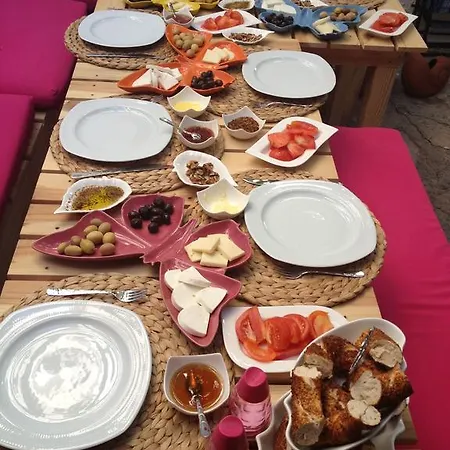 Pera Ayvalik Guest House Hotel *