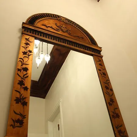 Pera Ayvalik Guest House Hotel *